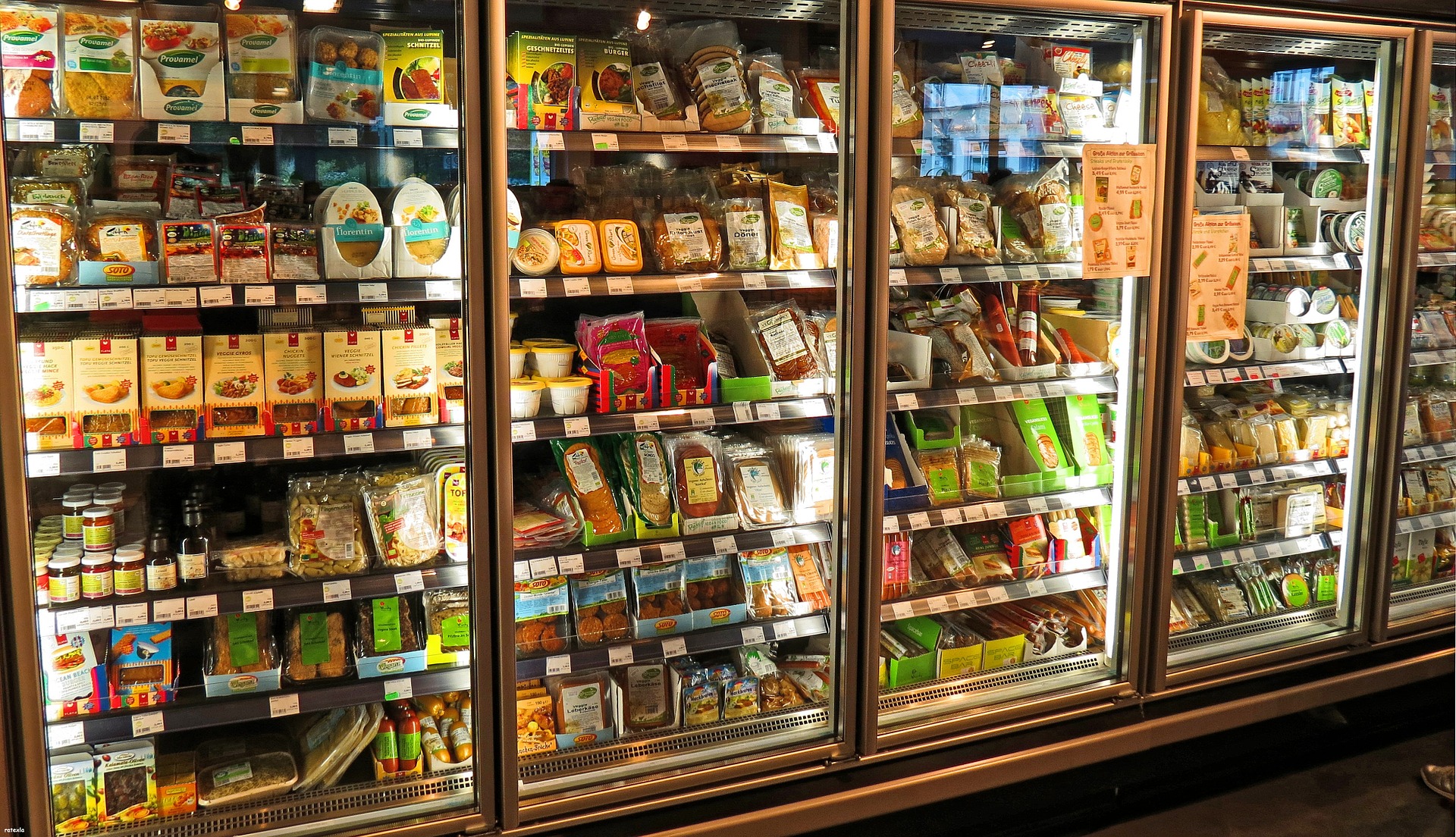 Supermarket commercial refrigeration display cases serviced in San Diego